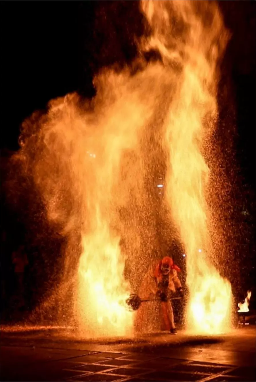 Feuershow buchen Leipzig, Feuershow Veranstaltung Leipzig, Feuershow Hochzeit Leipzig, Feuershow Firmenevent Leipzig, Feuershow buchen, Feuershow Hochzeit, Feuershow Veranstaltung, Feuershow Firmenevent, Event Feuershow, Feuershow stadtfest, Feuershow Festival, Feuershow für Hochzeit, Feuershow Geburtstag, Feuershow Firmenfeier, Feuershow Weihnachtsfeier, Feuershow Weihnachtsmarkt buchen, Feuershow Silvester, Silvester Feuershow buchen, Feuershow Weihnachtsmarkt