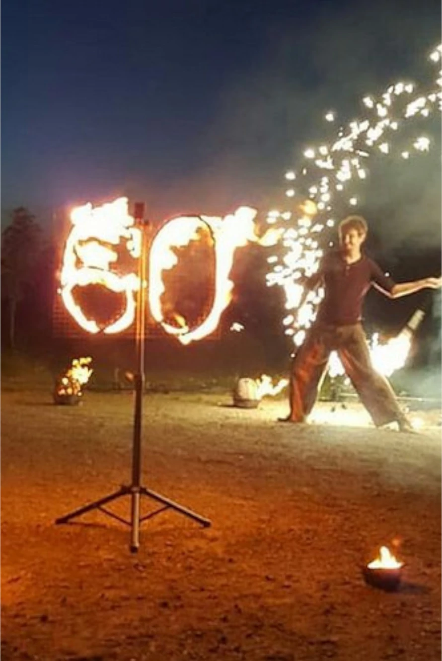 Show & Spektakel - Geburtstagsfeuershow. Brennende Zahl.