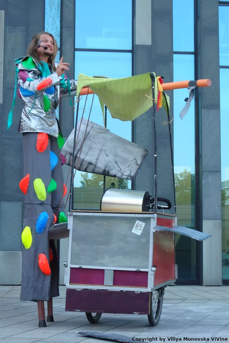 PerformanceActs_Emil-Space+Copyright